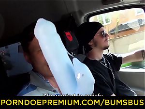 culos BUS - buxom platinum-blonde stunner gets humped in the van