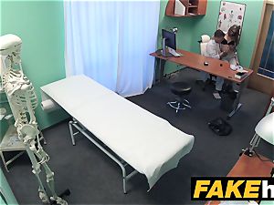 fake medical center Patient gives suck off before being boinked